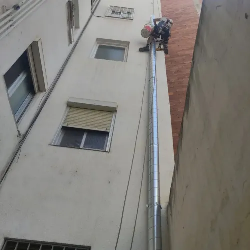 Instalación de conducto vertical 